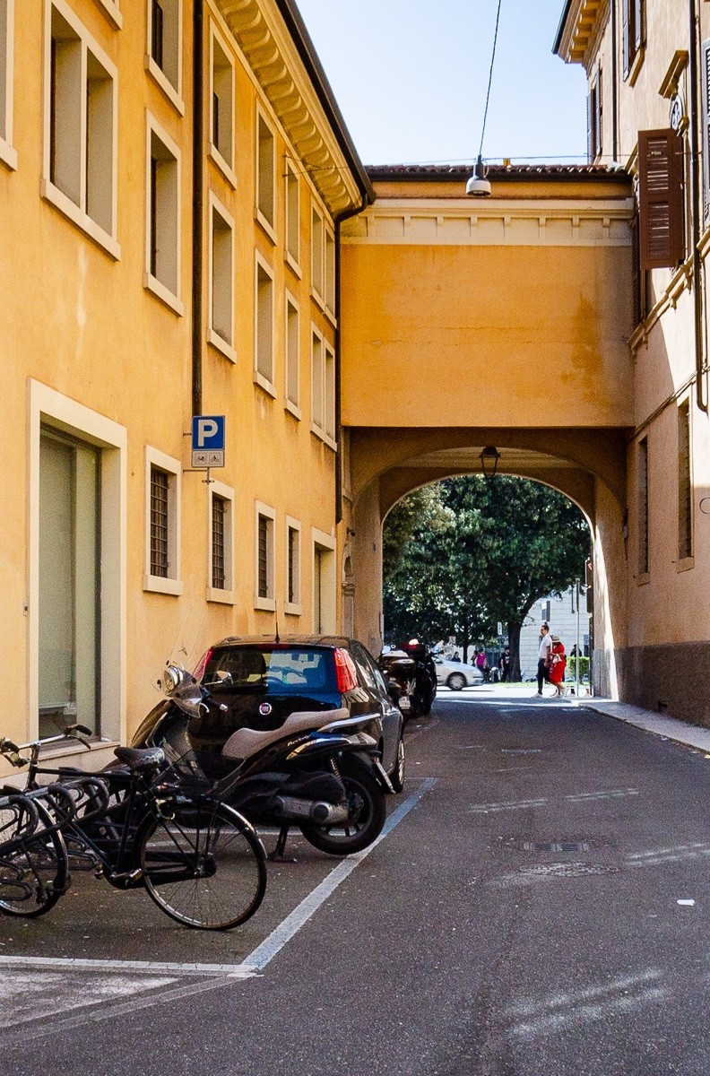 Narrow screen image